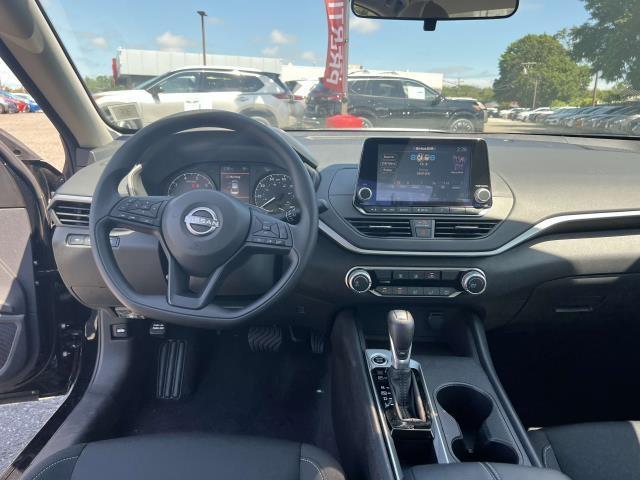 Photo of 2025 Black Nissan Altima
