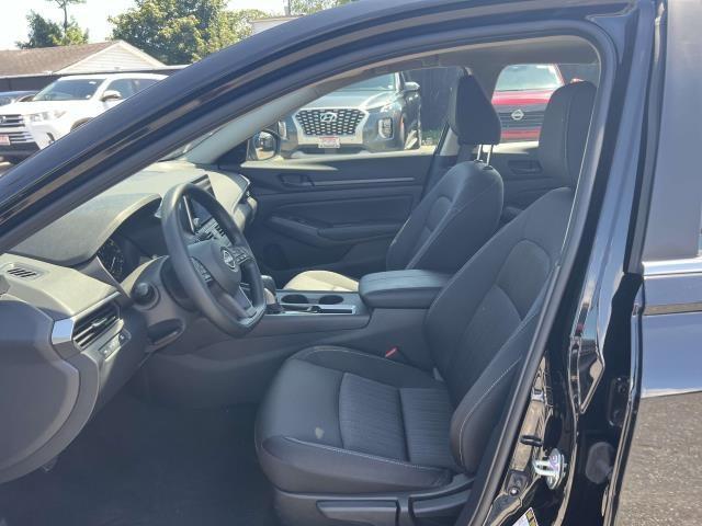 Photo of 2025 Black Nissan Altima