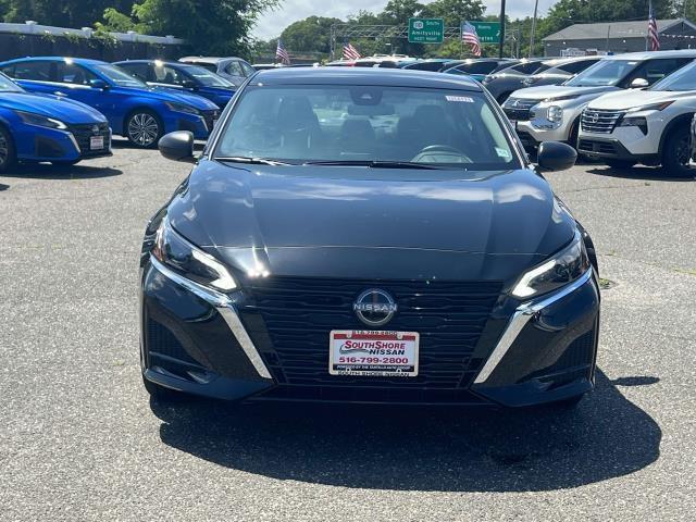 Photo of 2025 Black Nissan Altima