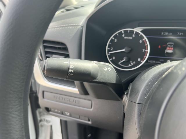 Photo of 2024 Glacier White Nissan Rogue