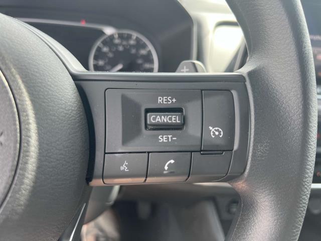 Photo of 2024 Glacier White Nissan Rogue