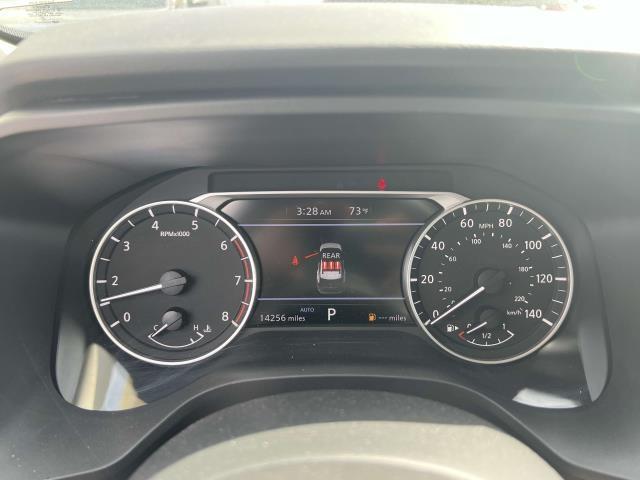 Photo of 2024 Glacier White Nissan Rogue