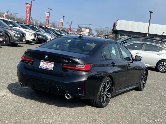 Photo of 2024 Black Sapphire Metallic BMW 330