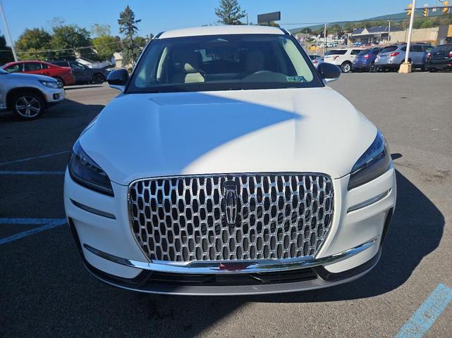 Photo of 2023 White Lincoln Corsair