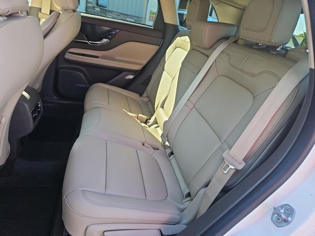 Photo of 2023 White Lincoln Corsair