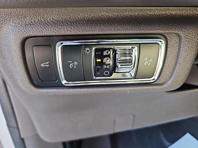 Photo of 2023 White Lincoln Corsair