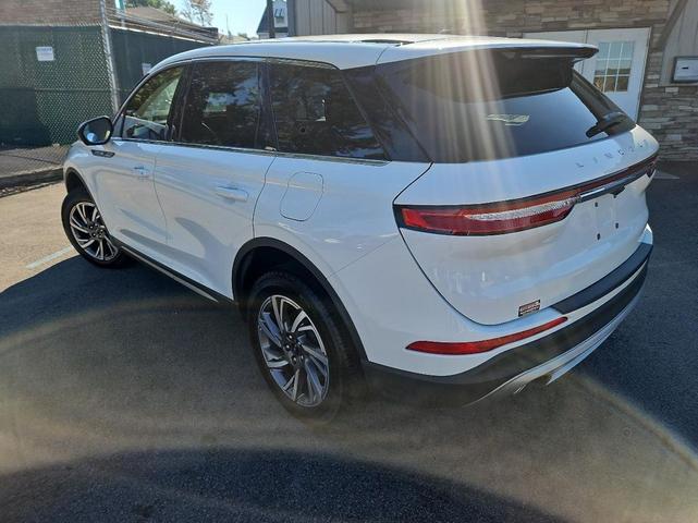 Photo of 2023 White Lincoln Corsair