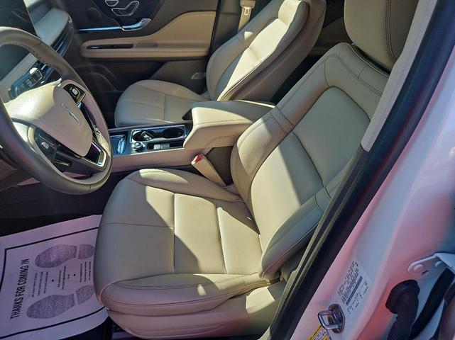 Photo of 2023 White Lincoln Corsair
