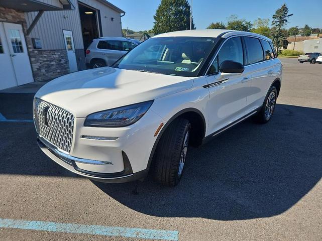 Photo of 2023 White Lincoln Corsair