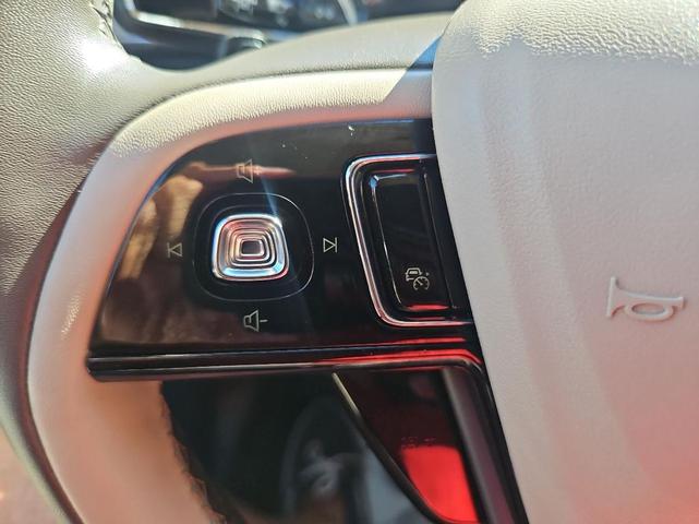 Photo of 2023 White Lincoln Corsair