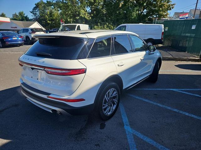 Photo of 2023 White Lincoln Corsair