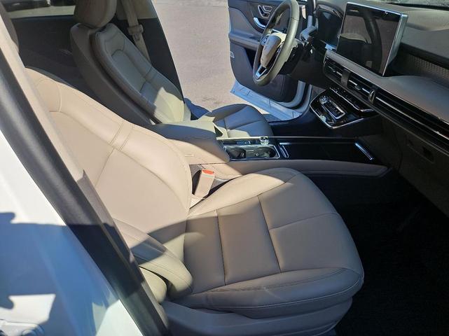 Photo of 2023 White Lincoln Corsair