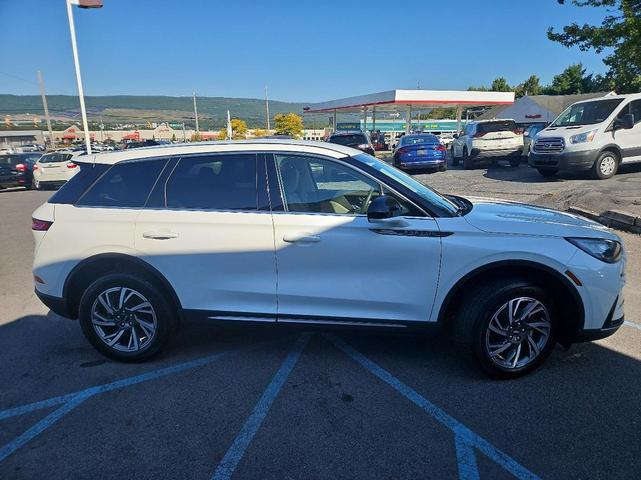 Photo of 2023 White Lincoln Corsair