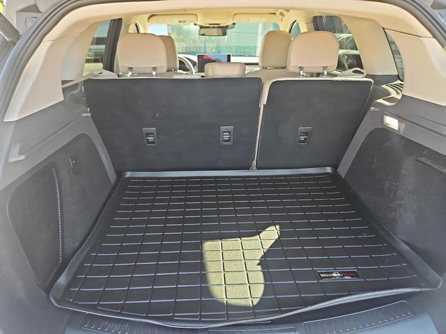 Photo of 2023 White Lincoln Corsair