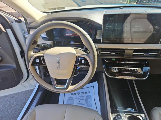 Photo of 2023 White Lincoln Corsair
