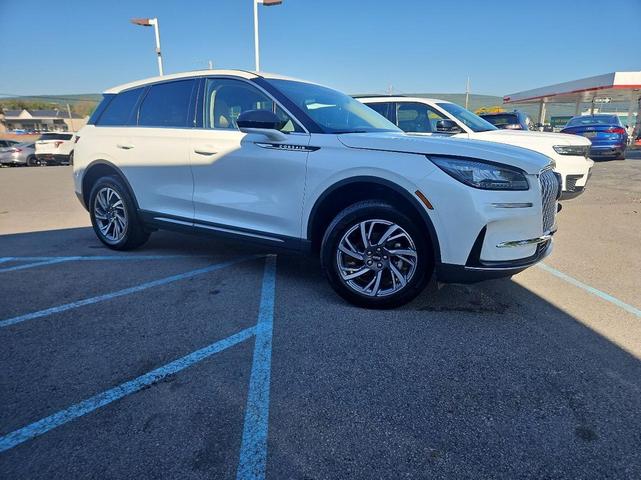 Photo of 2023 White Lincoln Corsair