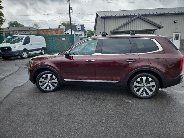 Photo of 2020 Black Kia Telluride