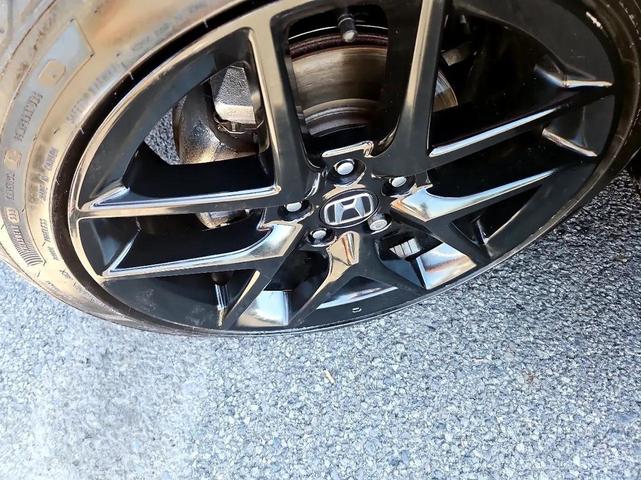 Photo of 2022 grey Honda Civic