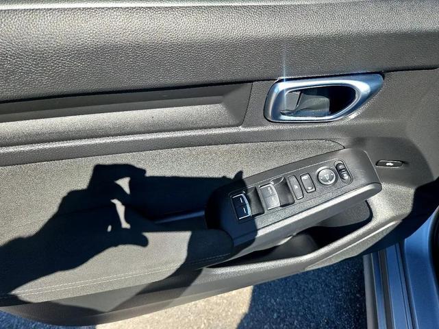 Photo of 2022 grey Honda Civic