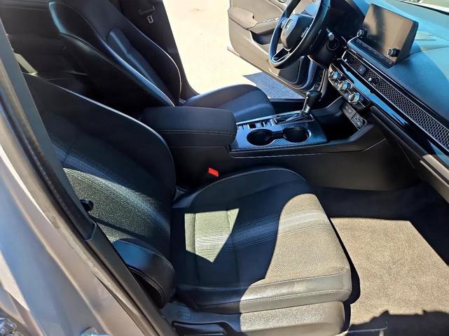 Photo of 2022 grey Honda Civic