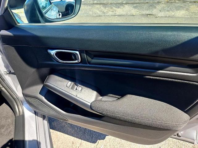 Photo of 2022 grey Honda Civic