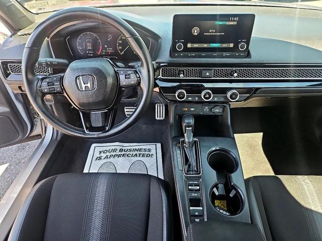 Photo of 2022 grey Honda Civic