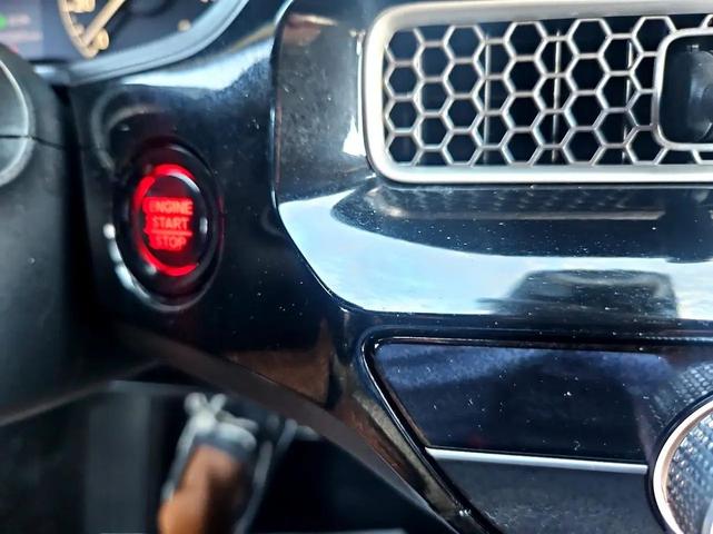 Photo of 2022 grey Honda Civic
