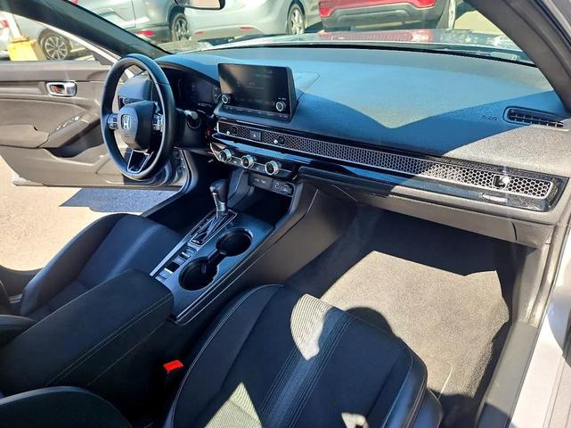 Photo of 2022 grey Honda Civic