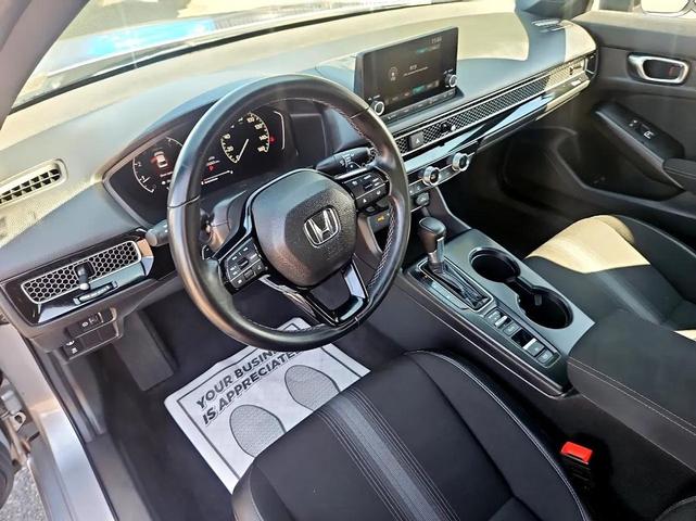Photo of 2022 grey Honda Civic