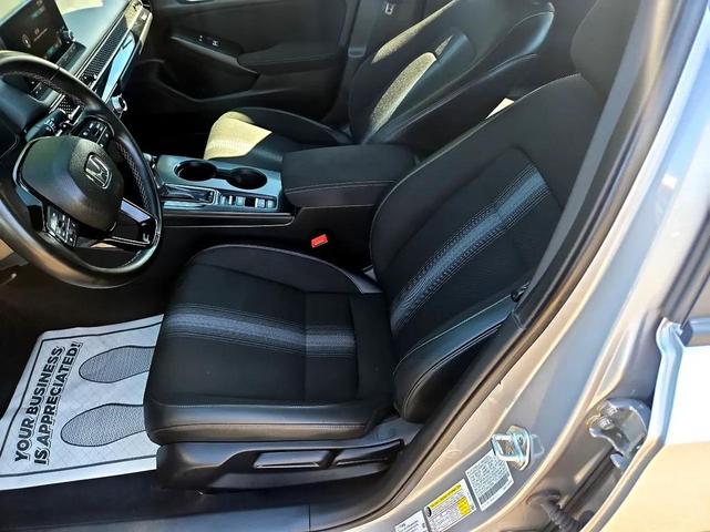 Photo of 2022 grey Honda Civic
