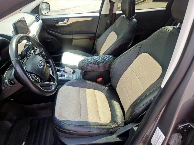 Photo of 2021 Carbonized Gray Metallic Ford Escape
