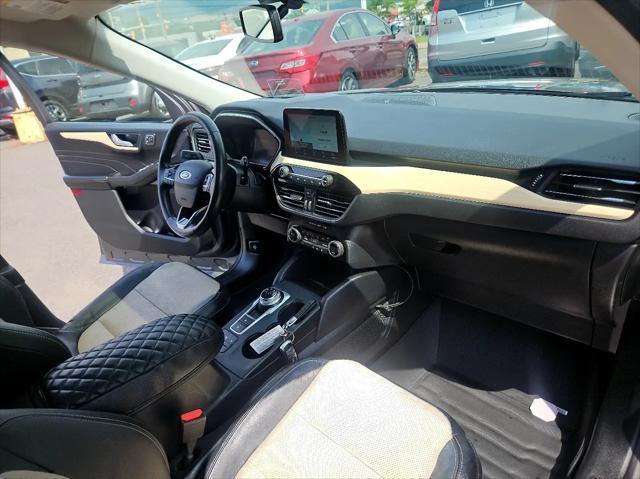 Photo of 2021 Carbonized Gray Metallic Ford Escape
