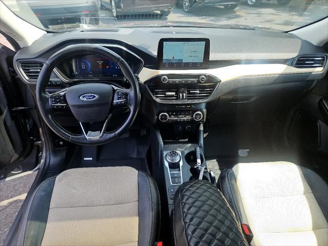 Photo of 2021 Carbonized Gray Metallic Ford Escape