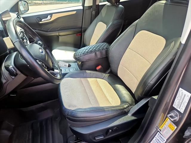 Photo of 2021 Carbonized Gray Metallic Ford Escape