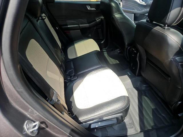 Photo of 2021 Carbonized Gray Metallic Ford Escape