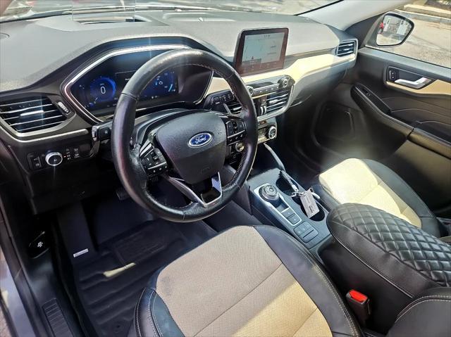Photo of 2021 Carbonized Gray Metallic Ford Escape