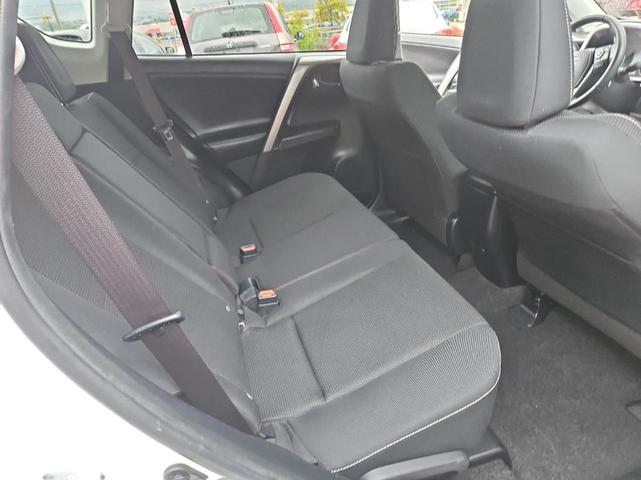 Photo of 2018 White Toyota RAV4
