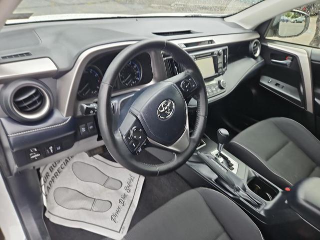 Photo of 2018 White Toyota RAV4