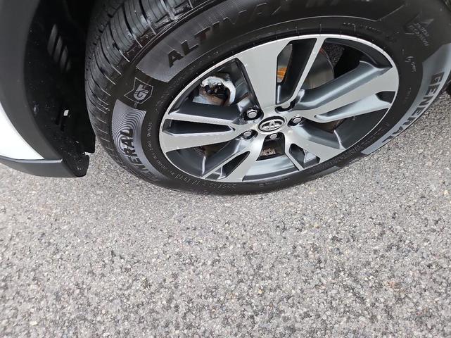 Photo of 2018 White Toyota RAV4
