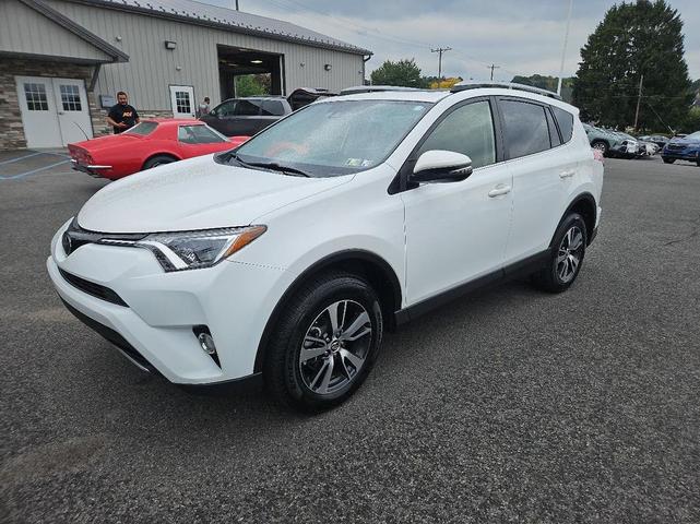 Photo of 2018 White Toyota RAV4