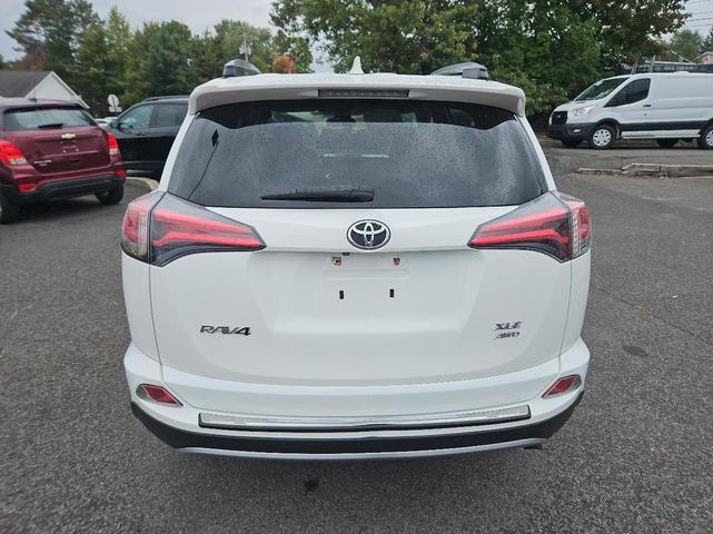 Photo of 2018 White Toyota RAV4