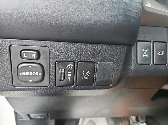 Photo of 2018 White Toyota RAV4