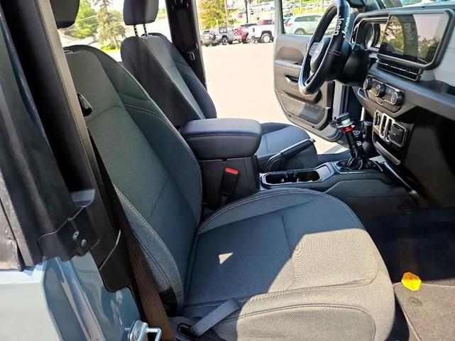 Photo of 2025 Anvil grey Jeep Wrangler