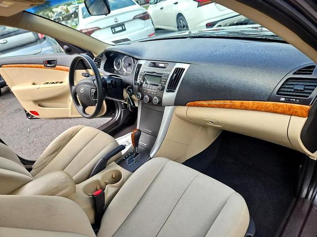 Photo of 2010 Brown Hyundai SONATA