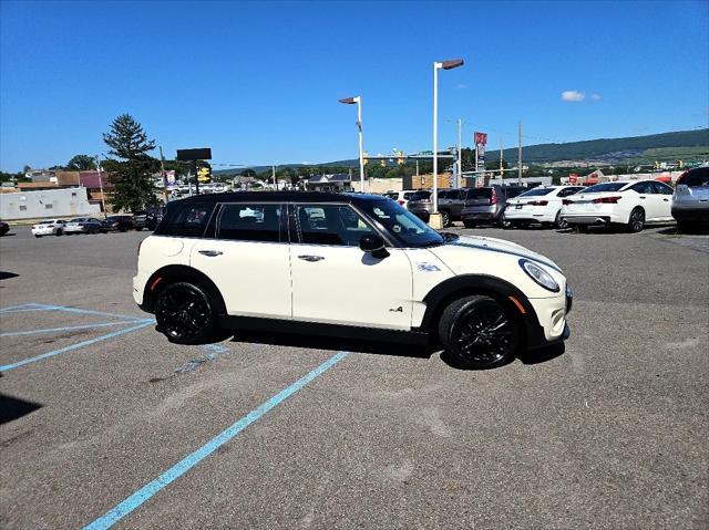 Photo of 2018 White MINI Clubman