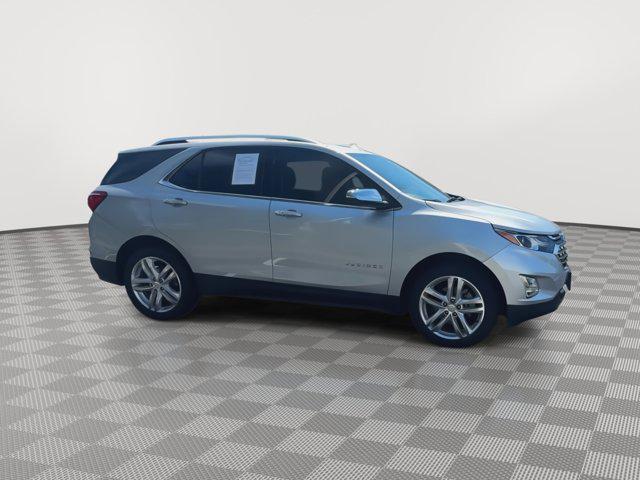 Photo of 2018 Silver Ice Metallic Chevrolet Equinox