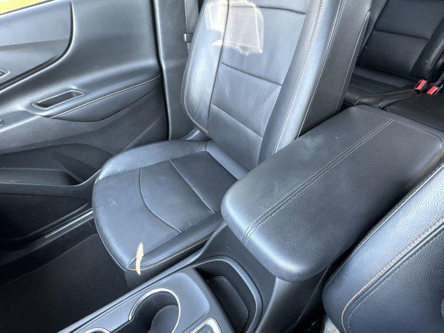 Photo of 2018 Silver Ice Metallic Chevrolet Equinox