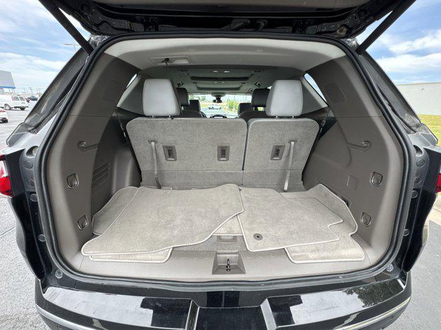 Photo of 2021 Mosaic Black Metallic Chevrolet Traverse