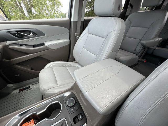 Photo of 2021 Mosaic Black Metallic Chevrolet Traverse