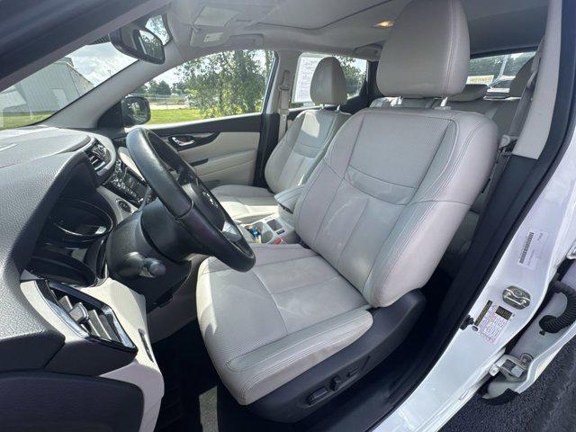 Photo of 2022 Pearl White Tricoat Nissan Rogue Sport